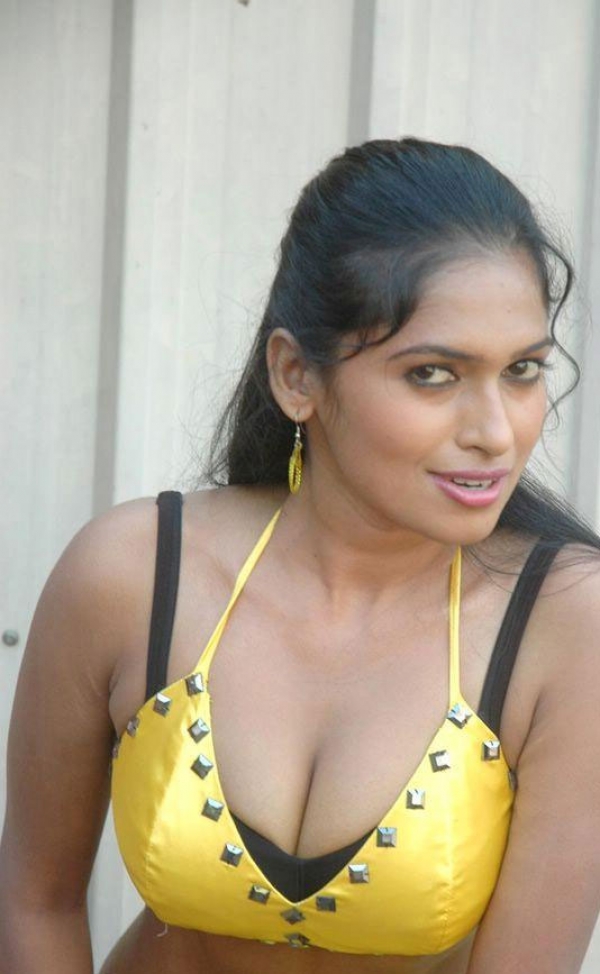 actress blouse cleavage Indian