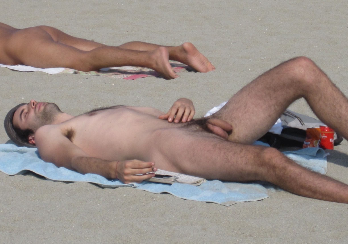 Is Nude Sunbathing On Private Property Legal In Queensland