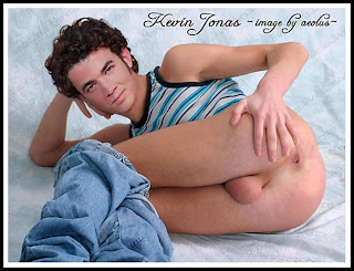 gay Kevin fakes jonas