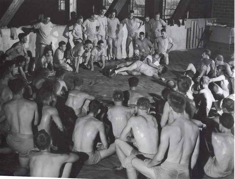 men Naked in battle nude