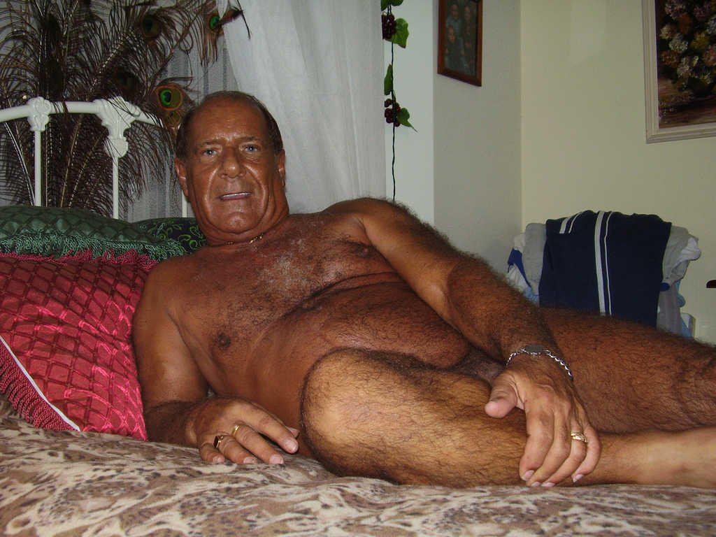 bear on nude bed Turkish
