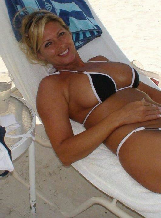 beach Mature women bikini