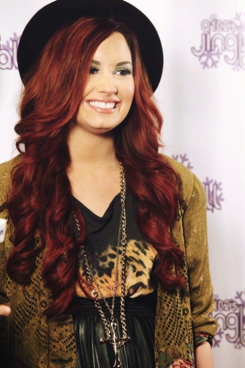 hair with Demi lovato red